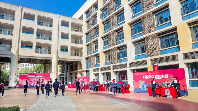 科技零距離，服務進山城——科技大篷車全國巡展重慶站紀實